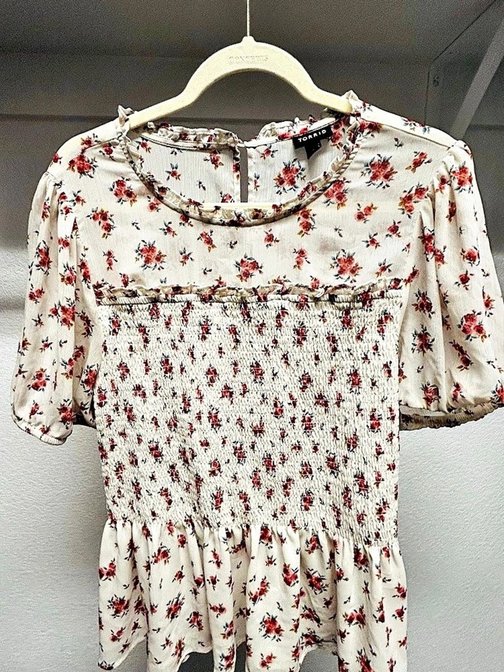Torrid Floral Smocked Mini Dress in White & Red Size 1 Like New